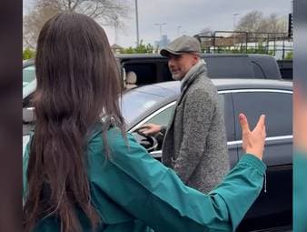 Eine Fußball-Influencerin nutzt Handschläge mit Profi-Fußballern als ihr Markenzeichen. Jetzt möchte sie mit Pep Guardiola einschlagen, doch der City-Trainer hat andere Ideen. 