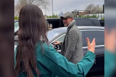 Guardiola neckt Influencerin