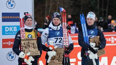 Johan-Olav Botn (l.) fand seinen Teamkollegen Sivert Bakken (m.) tot auf dem Hotelzimmer