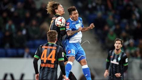 Yannik Vestergaard (l., gegen Roberto Firmino) führt Bremen zu einem knappen Auswärtssieg bei 1899 Hoffenheim