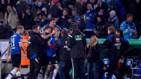 Arminia Bielefeld feiert Manuel Junglas im Spiel gegen Werder Bremen