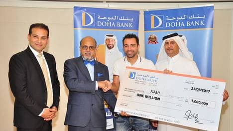 Barca-Legende Xavi (2.v.r.) ist glücklicher (?) Lotterie-Millionär