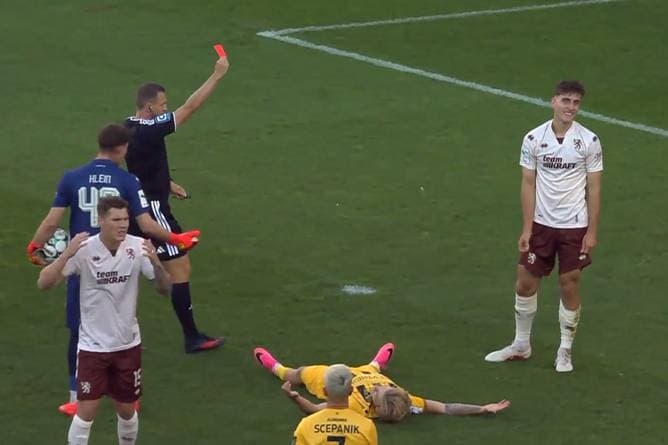 Rot und 0:3! Erste elf Minuten sind der helle Wahnsinn