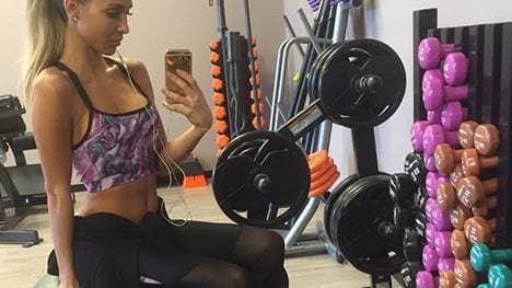 So schön kann Training sein. Ann-Kathrin Brömmel im Fitnessstudio.