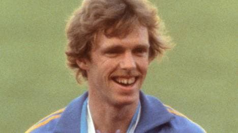 Willi Wülbeck bei der WM-Siegerehrung in Helsinki 1983