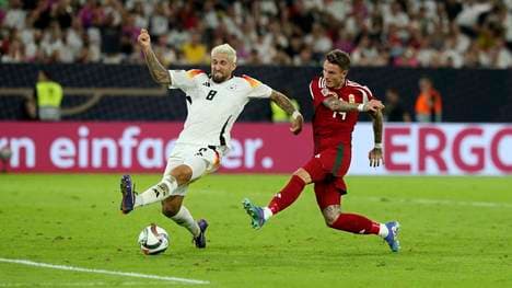 Robert Andrich (l.) verhinderte den Einschlag