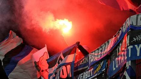 Fans des Hamburger SV wünschen sich weitere Pyro-Shows