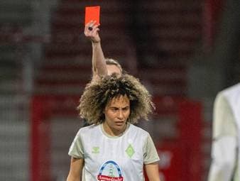 Der 1. FC Union Berlin empfängt Werder Bremen in der Frauen-Bundesliga. Die Fans in der Alten Försterei sehen ein Fünf-Tore-Spektakel - und einen seltsamen Platzverweis.