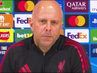 Nach einem 0:2 im Hinspiel wartet auf den kriselnden FC Liverpool im Rückspiel gegen PSG eine Mammutaufgabe. Trainer Arne Slot hat die Hoffnung nicht aufgegeben und verweist auf eine besondere Statistik der Reds.