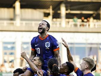 Rekordmann Depay rettet Niederlande