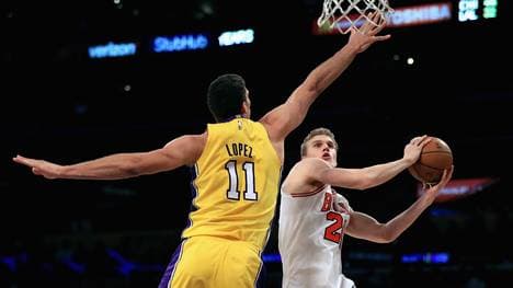 Chicago Bulls v Los Angeles Lakers