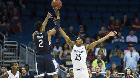 Jalen Adams (l.) brachte UConn in die vierte Verlängerung