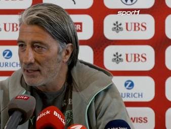 Nach dem Platzverweis für Breel Embolo gegen Argentinien übt Murat Yakin deutliche Kritik am Schiedsrichter und dem VAR.