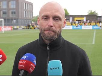 Am Rande des BVB-Trainings spricht Sportdirektor Nils-Ole Book über den kommenden Dortmunder Transfersommer. Dabei fallen mehrere Namen, die im Sommer heißer werden könnten.