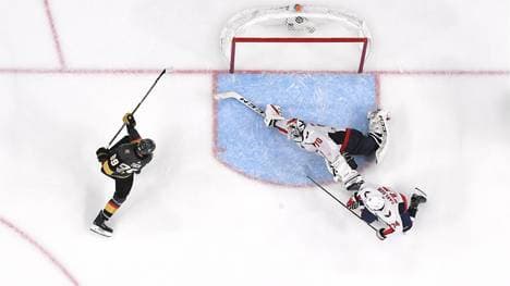 Braden Holtby (r.) rettete Washington den Sieg