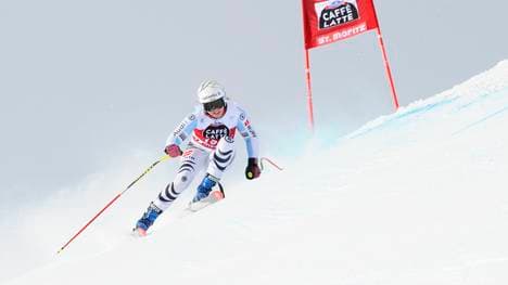 Viktoria Rebensburg bei der Abfahrt in St. Moritz (Schweiz)