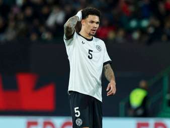 Nnamdi Collins muss seine WM-Hoffnungen aufgrund seiner Verletzung wohl begraben. Doch auch seine letzten Auftritte im DFB-Trikot bleiben dem Eintracht-Profi in Erinnerung - mit negativen Folgen. 