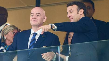 Gianni Infantino wird von Emmanuel Macron hofiert