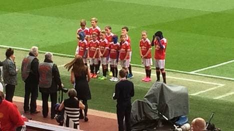 Kinder mit blauen Gesichtern - damit machte ManUnited Werbung für einen Film