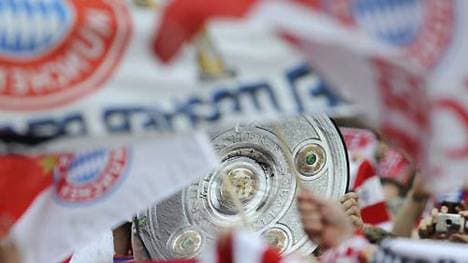 Der FC Bayern hat Stadionverbote gegen zahlreiche Gewalttäter aufgehoben