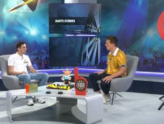 Basti Schwele und Robert Marijanovic präsentieren die Darts Stories der WM 2020