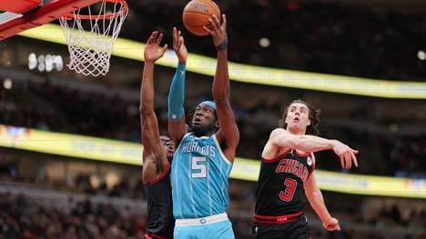 Mark Williams (M.) wechselt doch nicht von den Charlotte Hornets zu LeBron James' Lakers