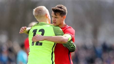 Julian Lund (l.) ist Junioren-Nationaltorhüter Norwegens