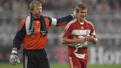 Oliver Kahn und Toni Kroos in der Saison 2007/08 nach dem 5:0-Sieg gegen Cottbus.