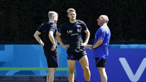 Donny van de Beek (l.) kann bei der EM nicht für die Niederlande auflaufen