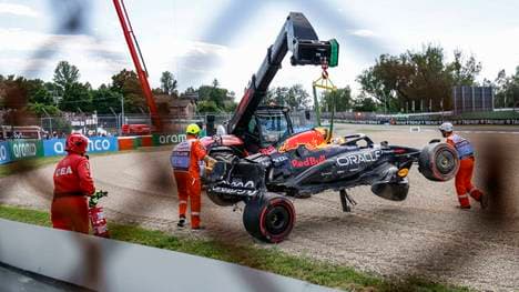 Der ramponierte Bolide wird abtransportiert