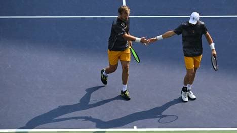 Kevin Krawietz (l.) und Tim Pütz siegen in China