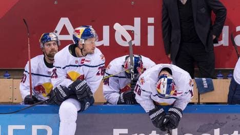 Die Stars des EHC Red Bull München lassen die Köpfe hängen