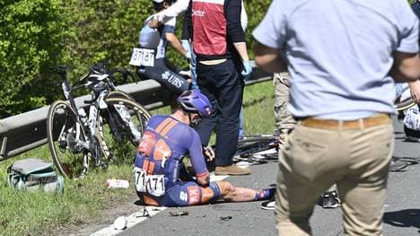 John Degenkolb am Boden nach seinem schweren Sturz