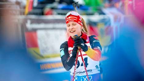 Julia Tannheimer kommt glücklich im Ziel an