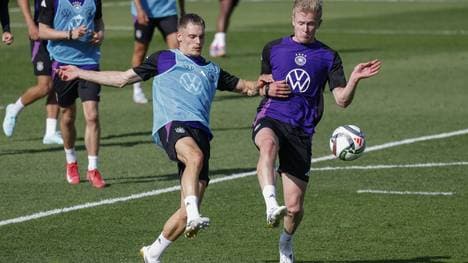 Burkardt (r.) im Training der Nationalmannschaft