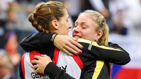 Andrea Petkovic (l.) und Angelique Kerber setzen im Fed Cup weiter auf Zusammenhalt