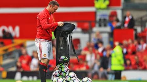 Reservist Wayne Rooney musste das Ballnetz tragen