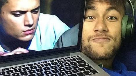 Ein echter Serienfan: Neymar.