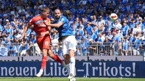 Aleksandar Vukotić (r.) im Duell mit Kiels Phil Harres