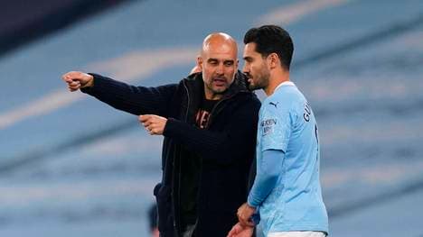 Trainer Pep Guardiola (l.) und Ilkay Gündogan vertrauen bei Manchester City nun auch auf Astrophysiker