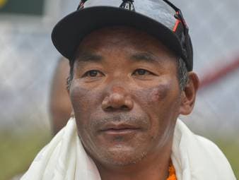 Nepalesisches Bergsteiger-Duo baut Everest-Rekorde aus