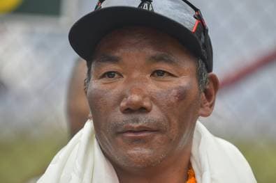 Nepalesisches Bergsteiger-Duo baut Everest-Rekorde aus