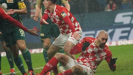 Mainz-Stürmer Ludovic Ajorque wurde gegen Union Berlin mit einem Tritt im Gesicht verletzt