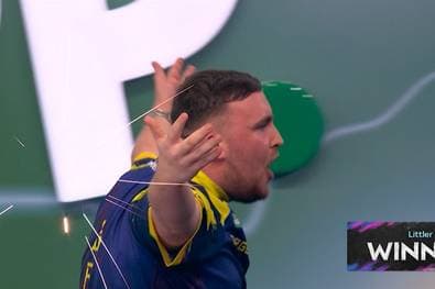 Nach diesem intensiven Match ist Littler sichtlich geladen