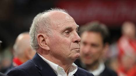 In tiefer Trauer: Uli Hoeneß und der FC Bayern 