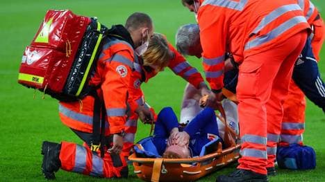 Schalke-Profi Sepp van den Berg knickte böse um