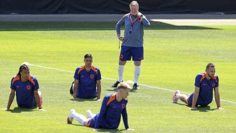 Am Morgen trainierte die Elftal noch in Wolfsburg