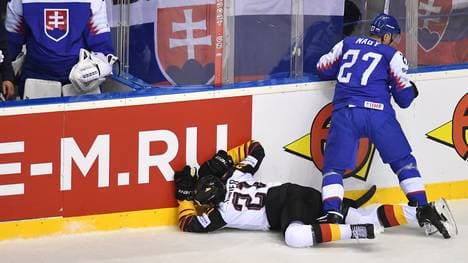 Eishockey-WM: Moritz Seider kehrt nach Brutal-Foul ins Training zurück, Moritz Seider wurde im Spiel gegen die Slowakei böse an der Bande gecheckt