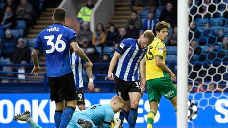 Timm Klose (r.) und Norwich City dürfen sich künftig auf mehr TV-Geld freuen