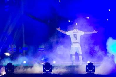 Die Krönung des Skandal-Königs